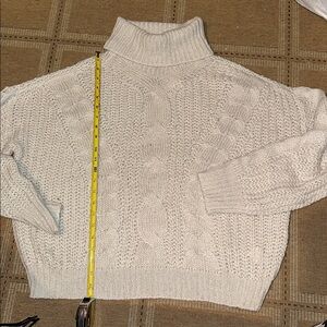 NWT CHUNKY CABLE KNIT SWEATER